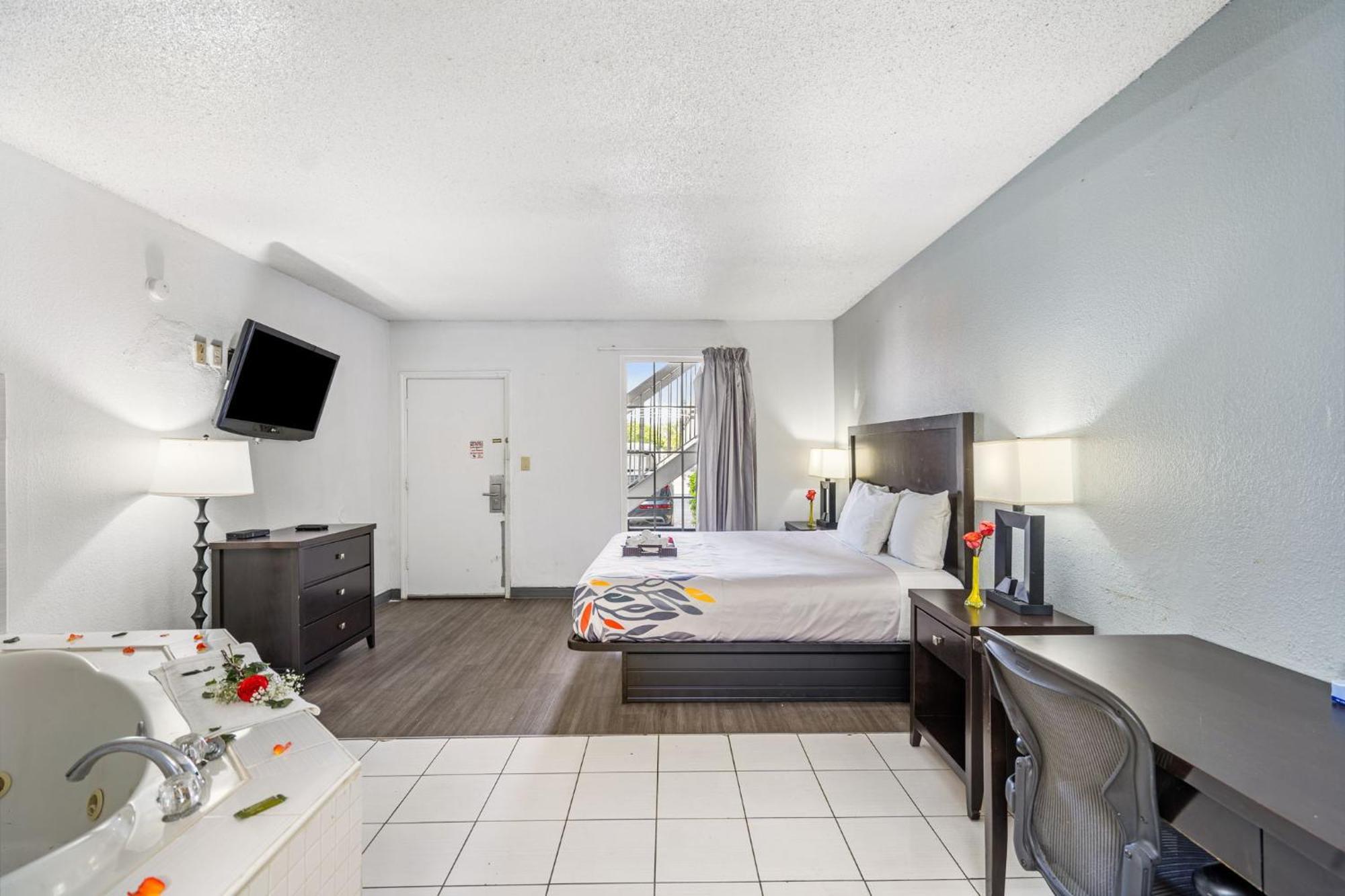 Budgetel Inns & Suites Augusta Downtown 706-945-1238 מראה חיצוני תמונה