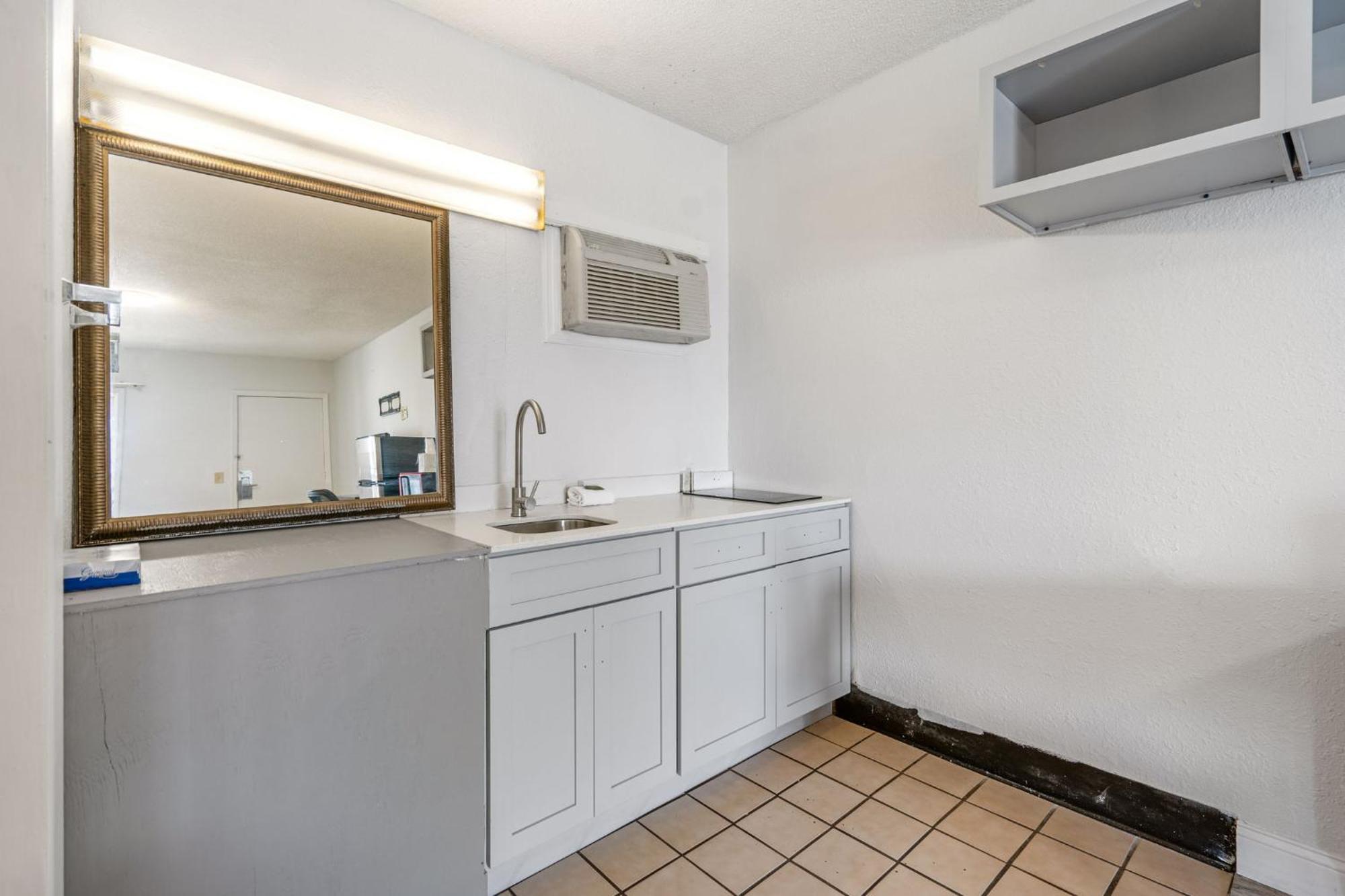 Budgetel Inns & Suites Augusta Downtown 706-945-1238 מראה חיצוני תמונה