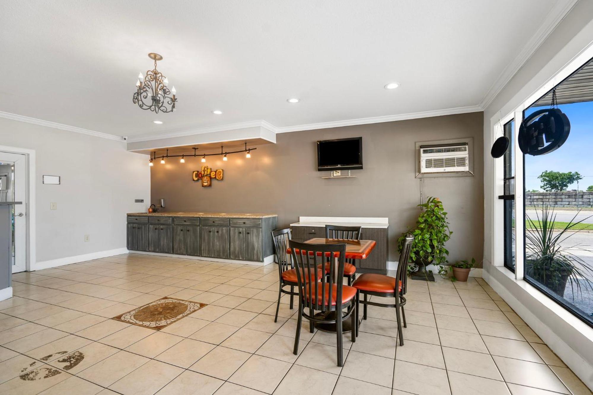 Budgetel Inns & Suites Augusta Downtown 706-945-1238 מראה חיצוני תמונה
